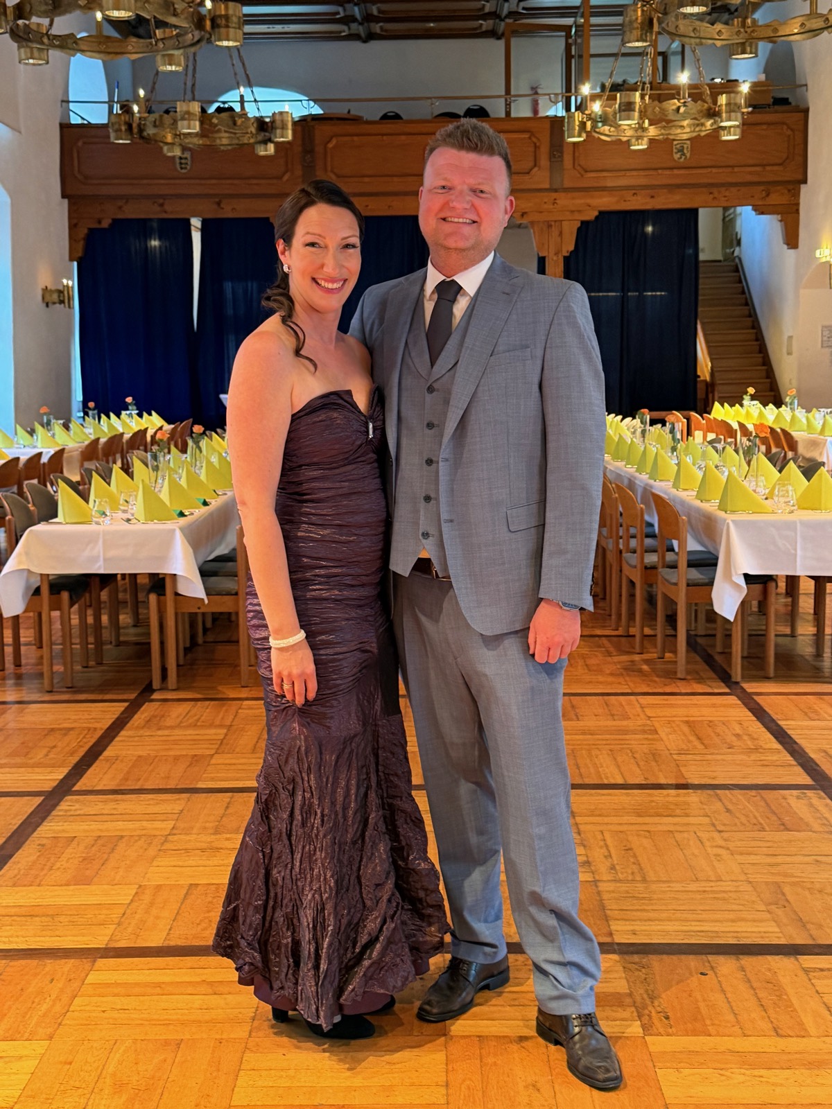 Susanne und Florian im festlichen Saal